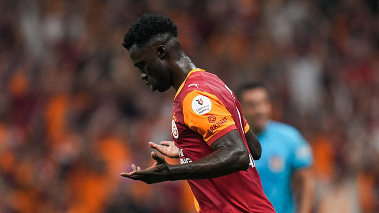 Galatasaray tarihine geçti 4000. lig golü Davinson Sanchezden