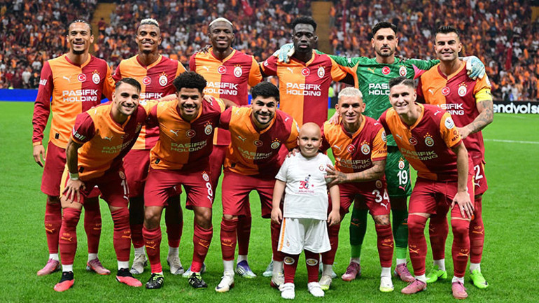 Galatasaray tarihine geçti 4000. lig golü Davinson Sanchezden