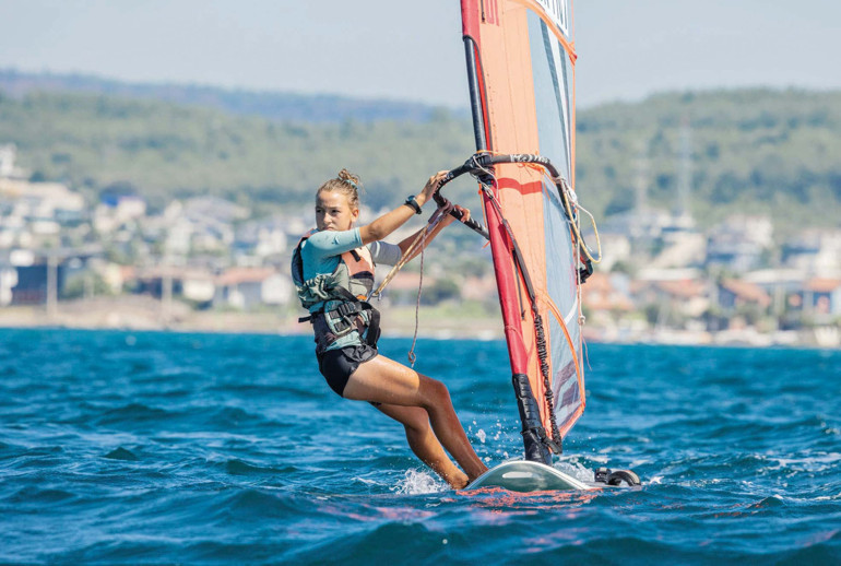 ‘Rüzgârla yarışırken kendimi mutlu ve güçlü hissediyorum’