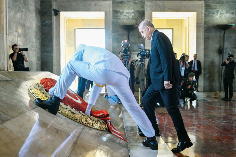 30 Ağustos’u gururla kutladı... Devletin zirvesi Anıtkabir’de