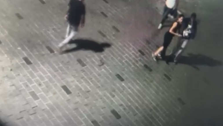 Taksimde yürürken yoluna bir kadın girdi, hayatının şokunu yaşadı