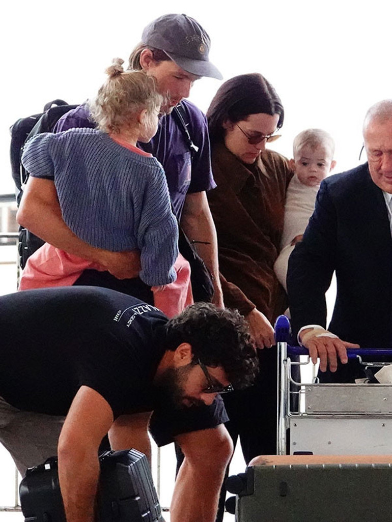 Ünlü ailenin varisi gizlice ikinci kez anne oldu