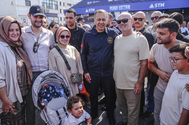Bakan Yerlikayadan TEKNOFEST Mavi Vatana ziyaret