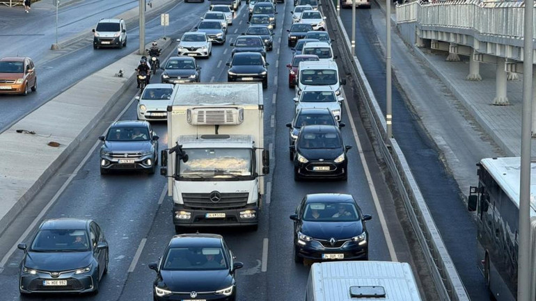 Okullarda uyum haftası başladı trafikte yoğunluk