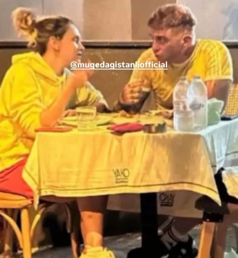 Athena Gökhan ve Farah yemekte Restoranda yer yoktu