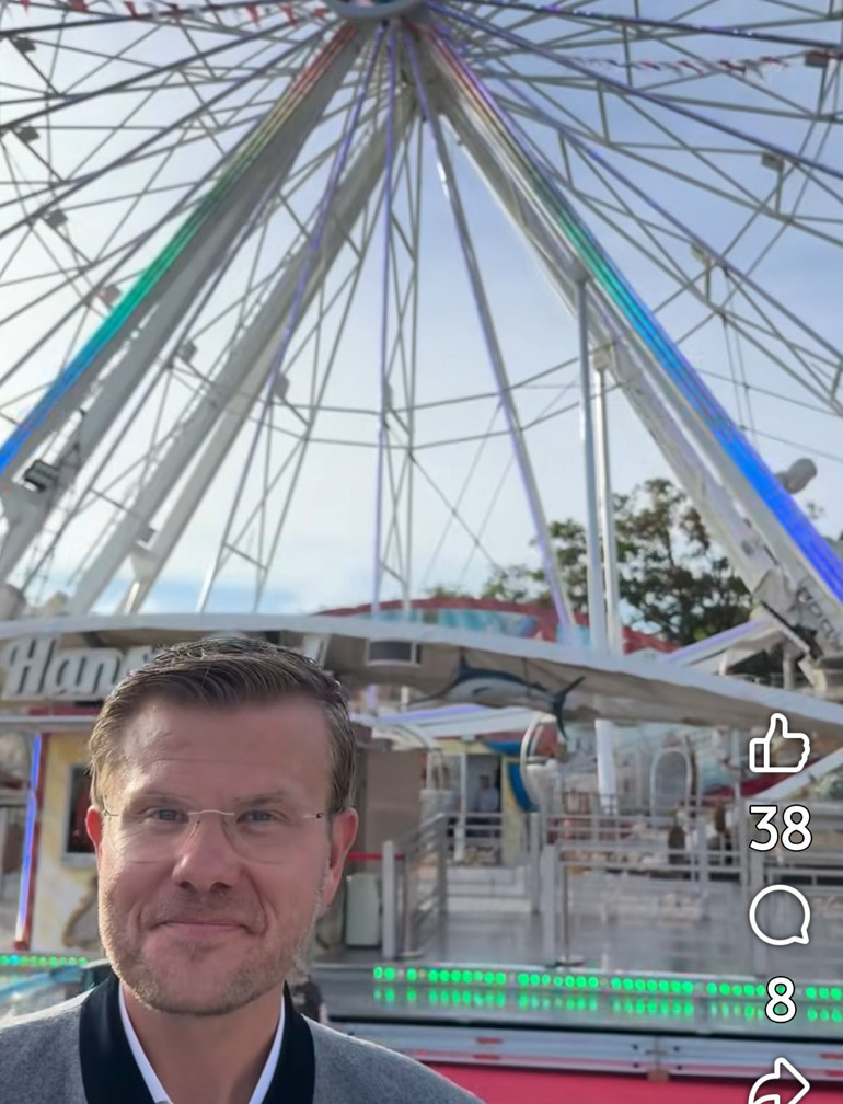 Marcus König : Benimle dönme dolaba binmek ister misiniz