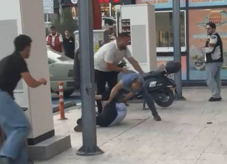 AVM genel müdürü, dükkan sahibi tarafından bıçaklanarak öldürüldü