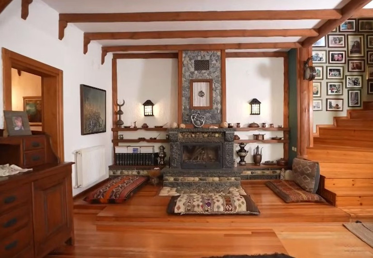 Yeşillikler içinde bir hayat... Usta sanatçı Şiledeki dağ evinin kapılarını açtı