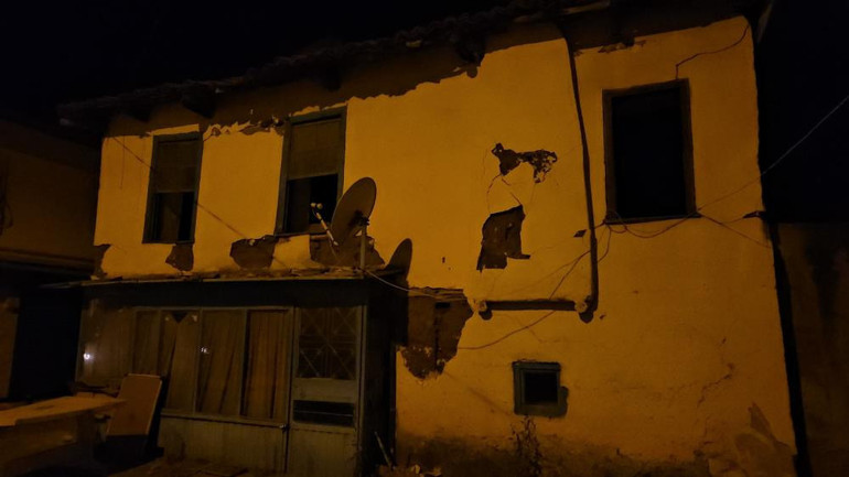 Sındırgıda 4 şiddetinde deprem
