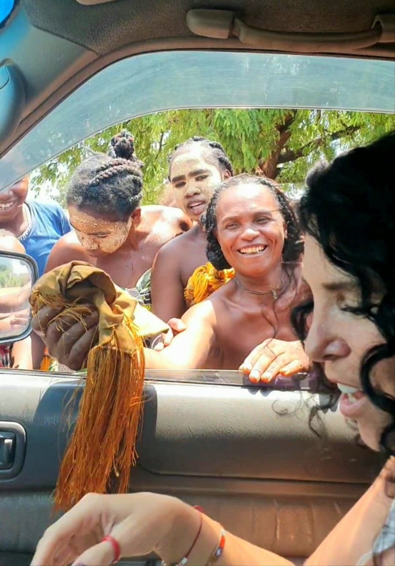 Tozlu yolları, beyaz kumları ve temiz kalpli insanlarıyla Madagaskar