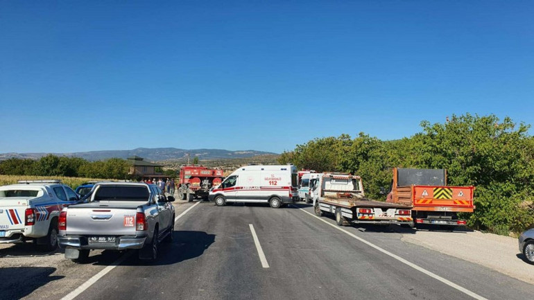 İki otomobil kafa kafaya çarpıştı: 3 ölü, 2 yaralı