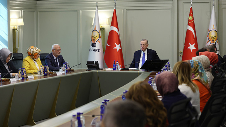 Cumhurbaşkanı Erdoğan, AK Partili kadın belediye başkanlarını kabul etti