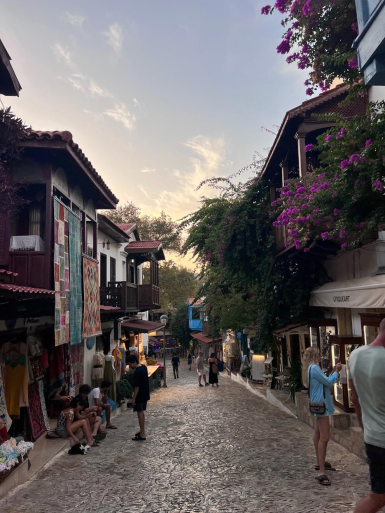 Sırtımızı yeşile dayayıp maviyi kucaklayalım