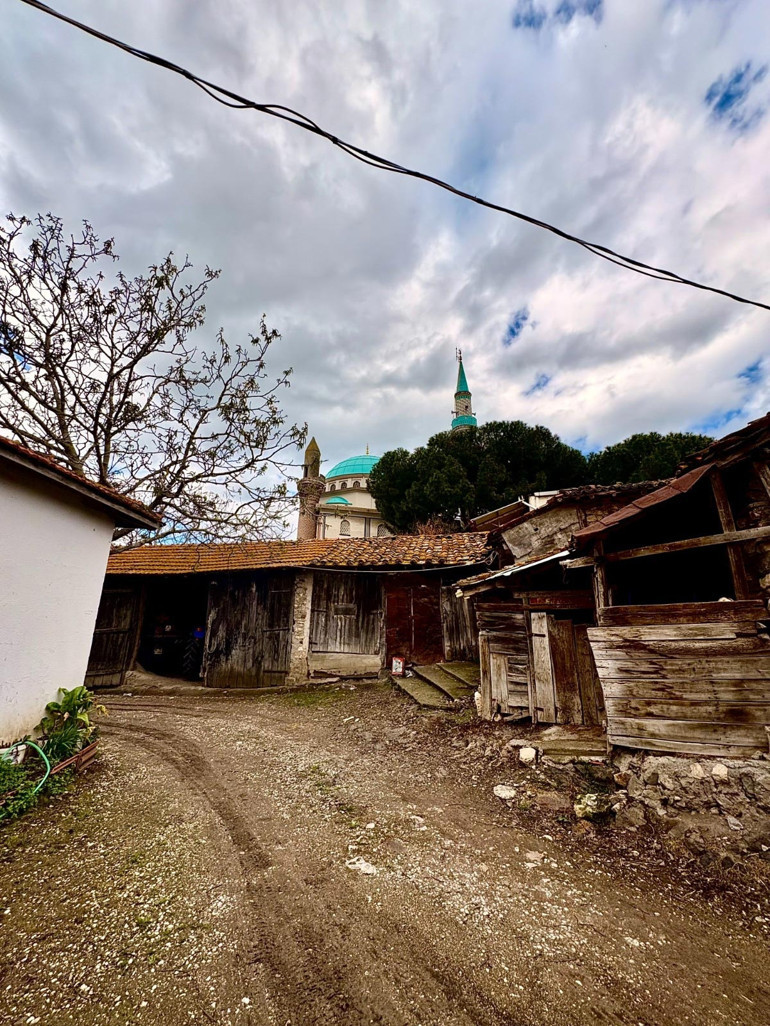 Orda bir köy var, tatil yolumuzun üzerinde...