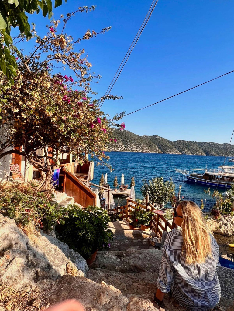 Orda bir köy var, tatil yolumuzun üzerinde...