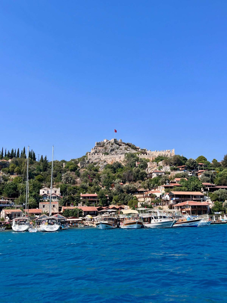Orda bir köy var, tatil yolumuzun üzerinde...