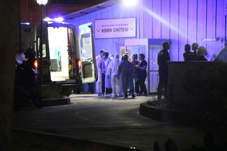 Boluda narkotik operasyonunda şüpheli maddeyi inceleyen 9 polis zehirlendi İkisi yoğun bakımda