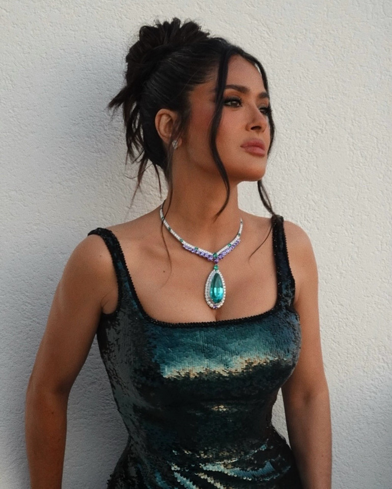 Ünlü oyuncudan bikinili doğum günü paylaşımı… ’59 yaşındayım, hala dans ediyorum’