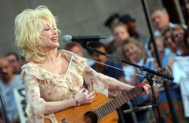 Tanrı bana bebek nasip etmedi demişti... 60 yıllık aşkını kaybetmenin acısını doğurmadığı çocukları sevindirerek dindiriyor