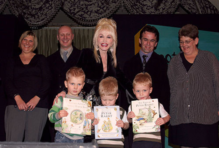 Tanrı bana bebek nasip etmedi demişti... 60 yıllık aşkını kaybetmenin acısını doğurmadığı çocukları sevindirerek dindiriyor
