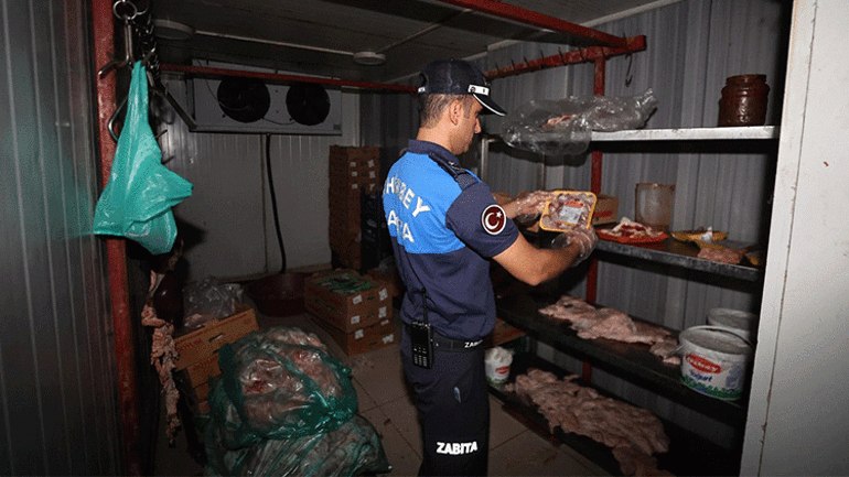 Kurulan düzenekle bozuk etler kıymaya karıştırılıp satılmış İş yeri kapatıldı