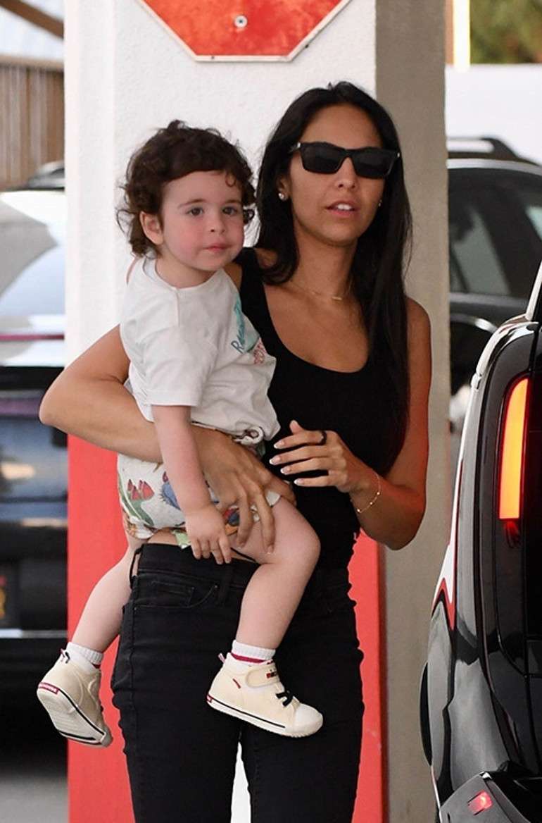 Ne annesinin evlenmeye niyeti vardı ne babasının: Tarihe karışan aşkın tek meyvesi açık havada büyüyor