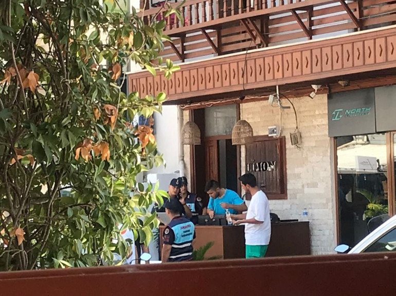 Muğlada tatil yapan kadın, kaldığı apartta ölü bulundu