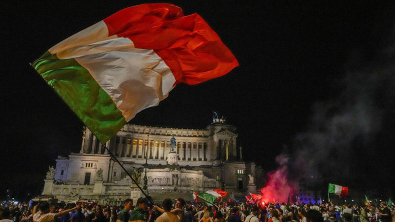 İtalyada 2 Türk makineli tüfeklerle yakalandı: Festival öncesi alarm Meloniden açıklama geldi