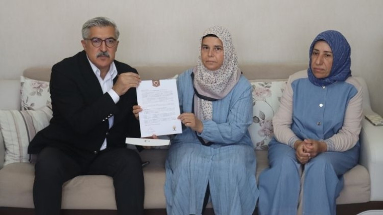 AK Parti Genel Başkan Yardımcısı Yayman, şehit ailesini ziyaret etti