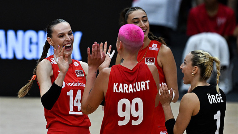 Japonları deviren Filenin Sultanları Dünya Şampiyonasında finalde Tarih yazdık