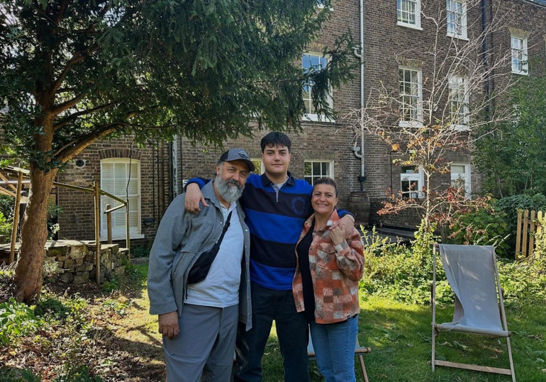 Usta oyuncunun büyük gururu Kızım onur belgesiyle mezun oldu