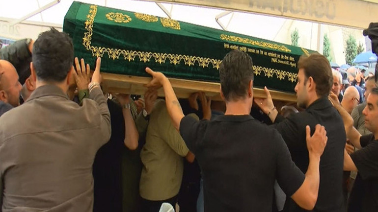 İş insanı Halit Yukay son yolculuğuna uğurlandı Kıvanç Tatlıtuğ gözyaşlarını tutamadı | Ünlü isimler törene katıldı