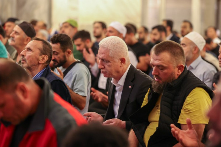İstanbulda ‘Aileler Gazze İçin Sabah Namazında Buluşuyor’ programı