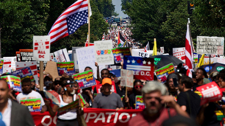 Washingtonda Ulusal Muhafızlara karşı protesto