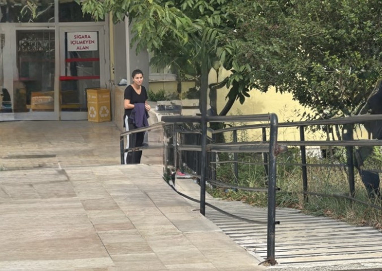 Belki de hayatları değişecekti... Büyük şok yaşadılar Ellerindeki belgeyi yırtıp oradan ayrıldılar