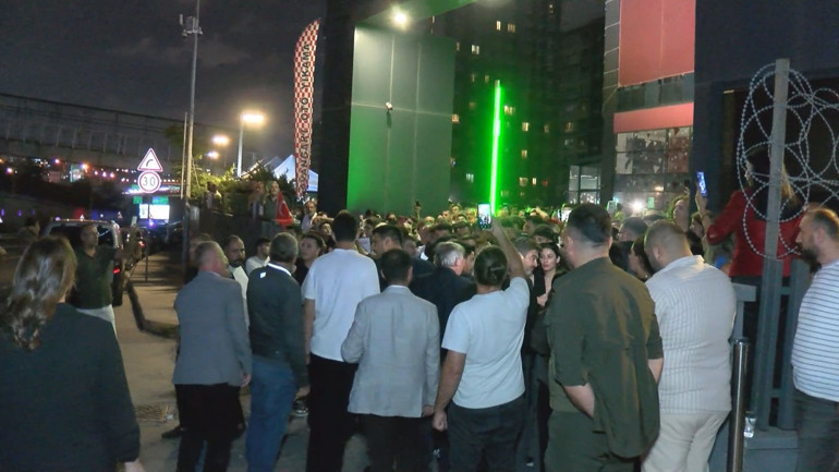 CHP İstanbul İl Başkanlığı önünde protesto