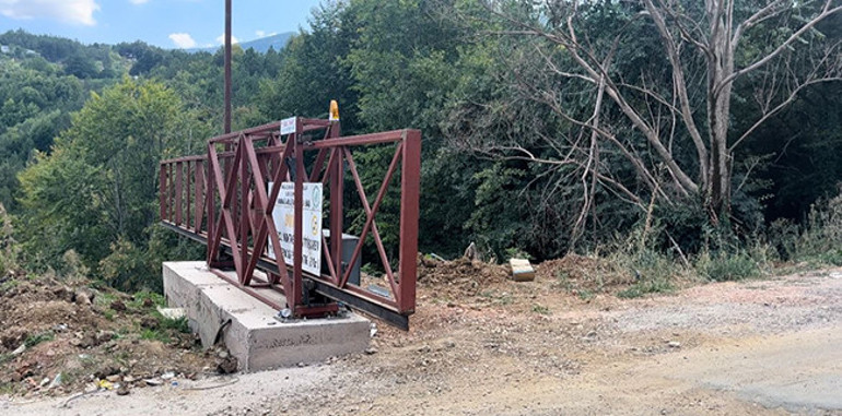 Mahalle çıkışına sürgülü kapı taktırdı Bağış yapan kumandayı alıyor | Kendimizi güvence altında hissediyoruz
