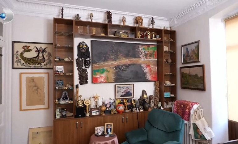 Sanat eseri dolu bir yuva... Usta oyuncu evinin kapılarını açtı