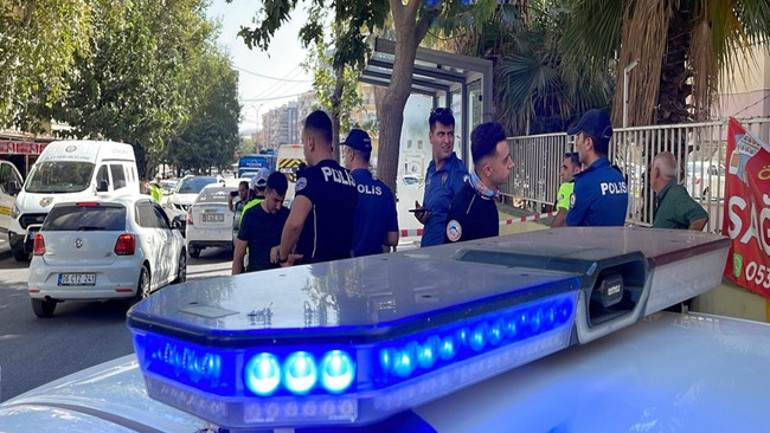 Otomobil durağa daldı: 1 çocuk hayatını kaybetti, 3 kişi de yaralandı