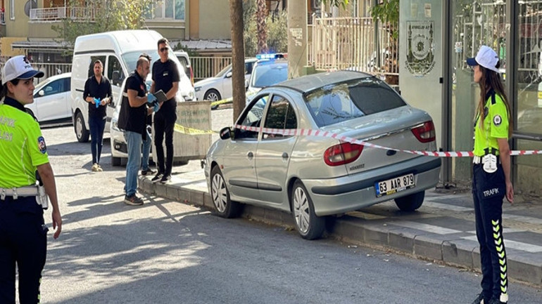 Otomobil durağa daldı: 1 çocuk hayatını kaybetti, 3 kişi de yaralandı