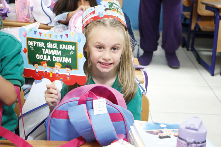 Okullar yeniliklerle başladı... 18 milyon ders başı yaptı... İlk ders: Yeşil Vatan