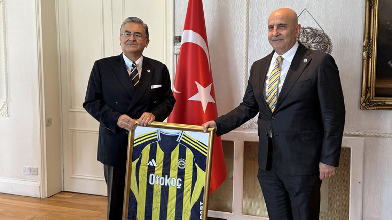 Londra Fenerbahçeliler Derneği’nden Londra Başkonsolosu Hasan Ulusoy’a ziyaret
