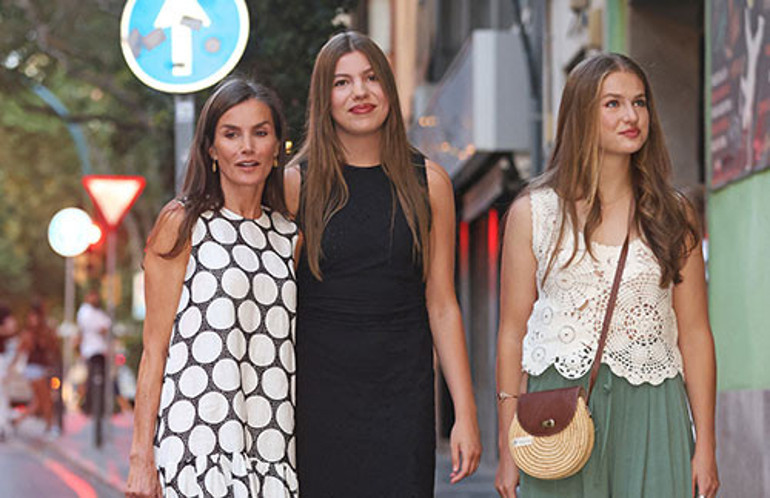 Önce büyük kızı için gözyaşı dökmüştü... Şimdi küçük kızı için ağlıyor... Çocukları birer birer uçup gitti elinden