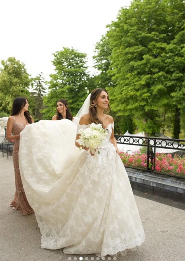 Ünlü çift dillere destan bir düğünle evlenmişti... Ailece çıktıkları balayı tatilinin tadına doyamadılar