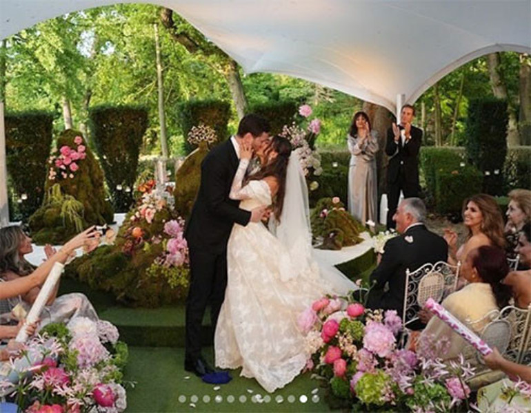 Ünlü çift dillere destan bir düğünle evlenmişti... Ailece çıktıkları balayı tatilinin tadına doyamadılar