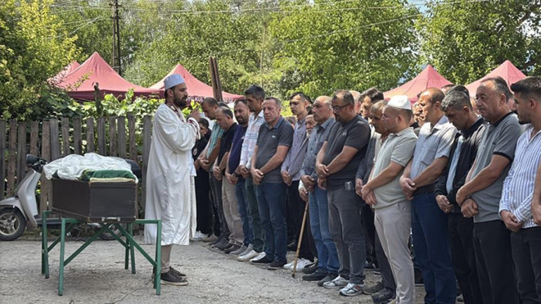 Genç DJ gözyaşlarıyla son yolculuğuna uğurlandı