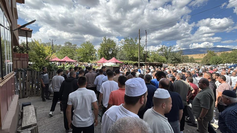 Genç DJ gözyaşlarıyla son yolculuğuna uğurlandı