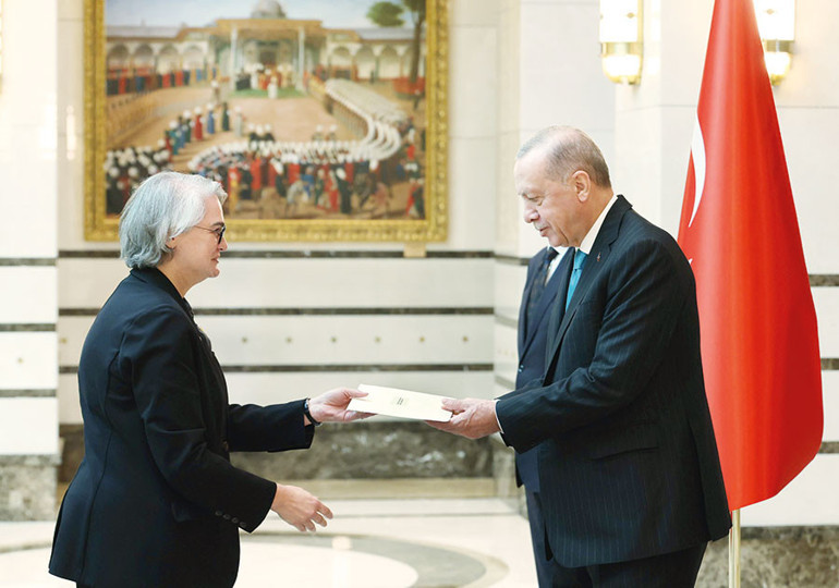 Büyükelçilerden Erdoğan’a güven mektubu