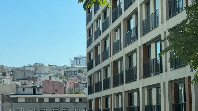 Beyoğlu’nda korkunç olay Rezidansta ölü bulundu... Kız arkadaşım rahatsızlandı diyerek kaçan erkek arkadaşı tutuklandı