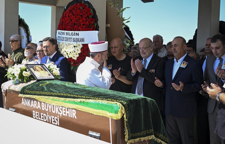 Ünlü spiker Gülden Özel son yolculuğuna uğurlandı